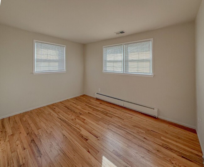 Building Photo - 2710 Pendleton Dr