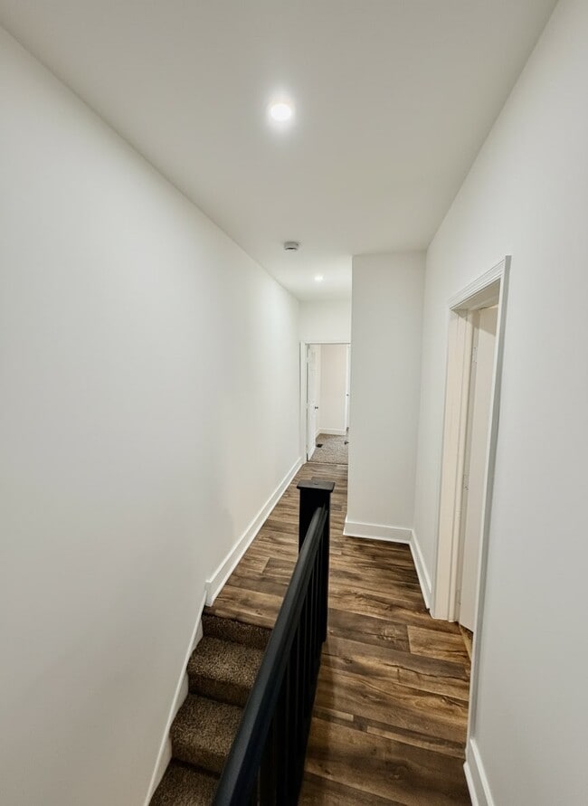 Building Photo - 2072 Pickwick St