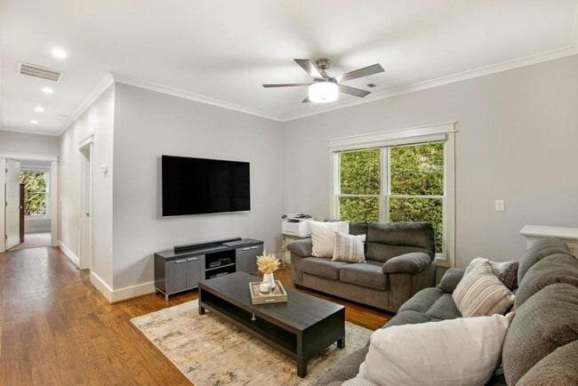 Building Photo - 782 Piedmont Way NE