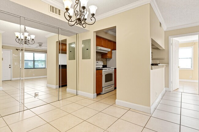 Building Photo - 7091 Golf Colony Ct