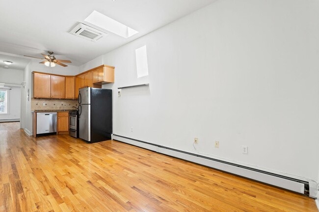 Building Photo - 349 7th St