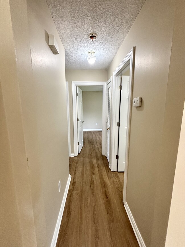Building Photo - 5317 Beechwood Dr
