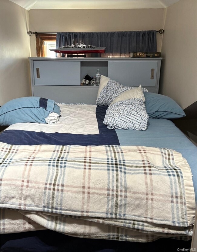 Building Photo - 140-99 Burden Crescent