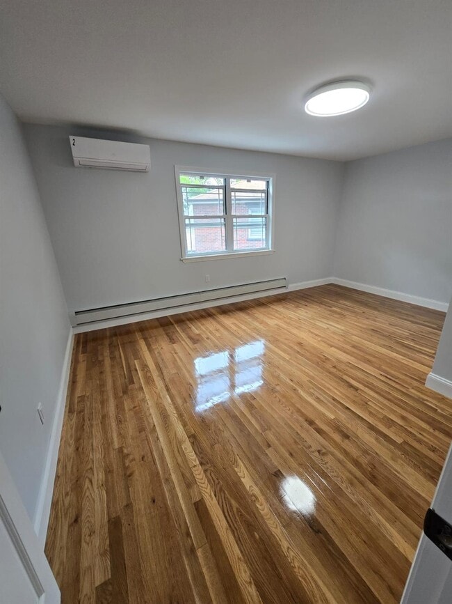 Building Photo - 251-25 Thornhill Ave