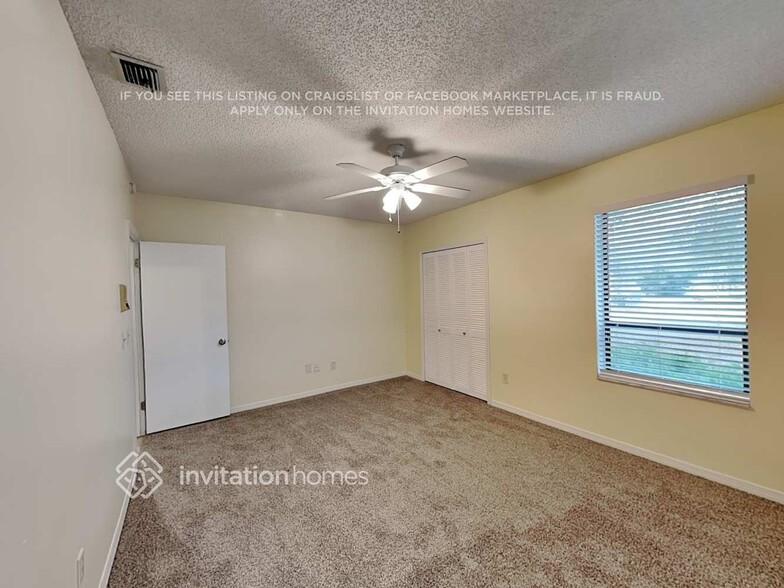 Building Photo - 322 W Hornbeam Dr