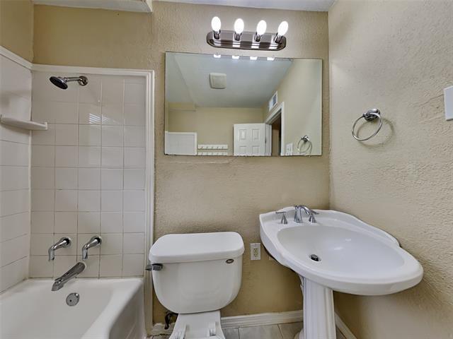 Building Photo - 4427 Live Oak Dr