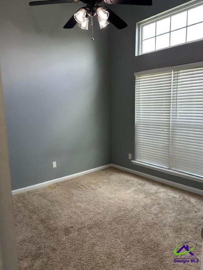Building Photo - 117 Meadow View Dr