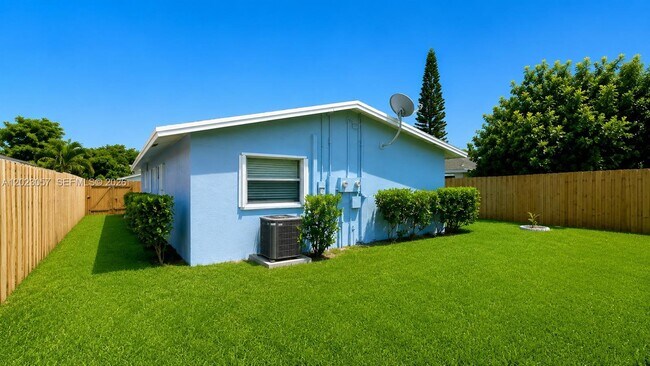 Building Photo - 2845 NW 13th Ct