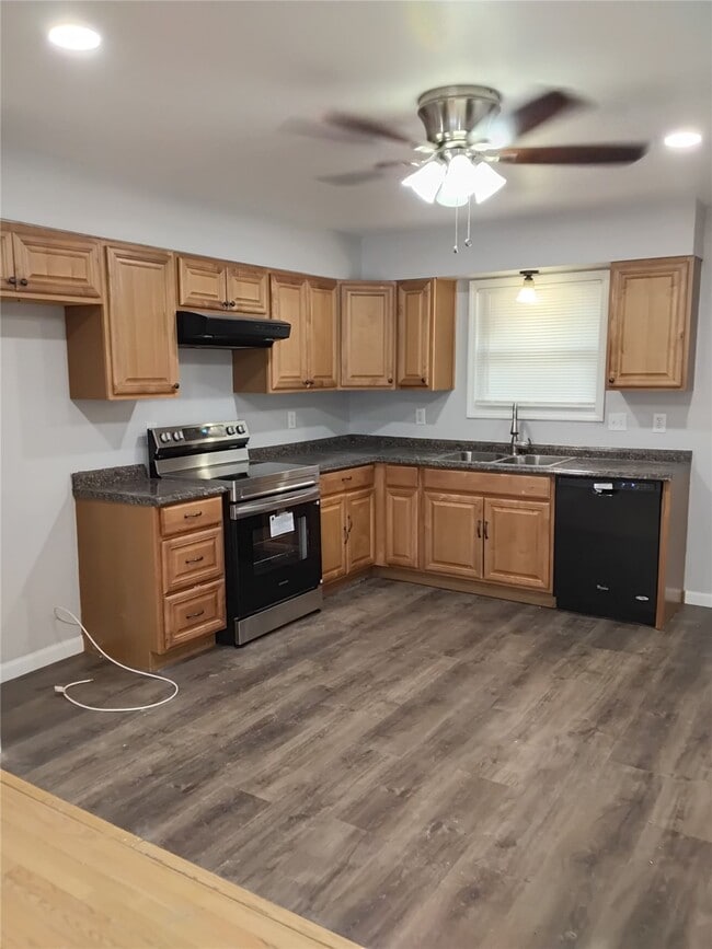 Building Photo - 7454 Blanding Dr