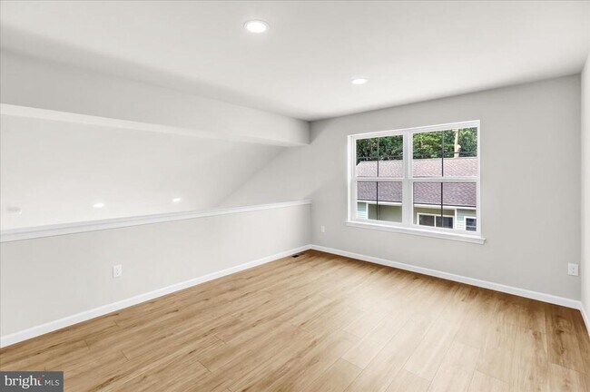 Building Photo - 2450 Jefferson Ave