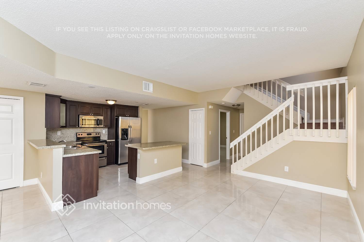 Building Photo - 15935 SW 83rd Terrace
