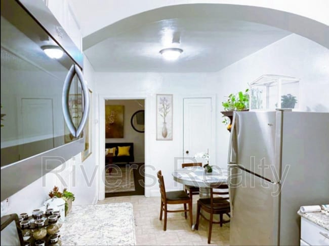 Building Photo - 6649 Berthold Ave