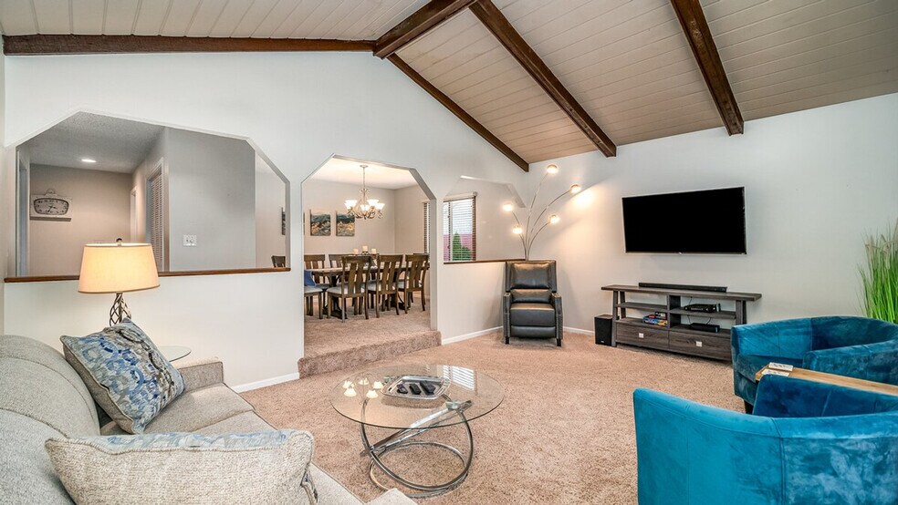 Building Photo - 908 Arthur Dr