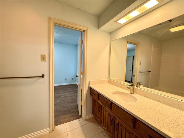 Building Photo - 1925 Glen Hill Dr