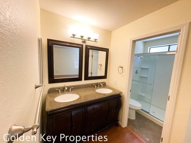 Building Photo - 2BR/2BA Single Level home in Vista Sandalwood Community! 2 Car Garage! Pool! Spa! Tennis/Basketba...
