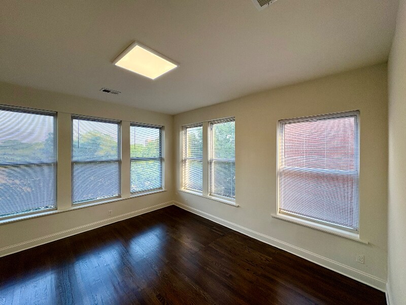 Building Photo - 5115 S Drexel Ave
