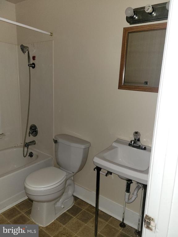 Building Photo - 201 E Franklin St