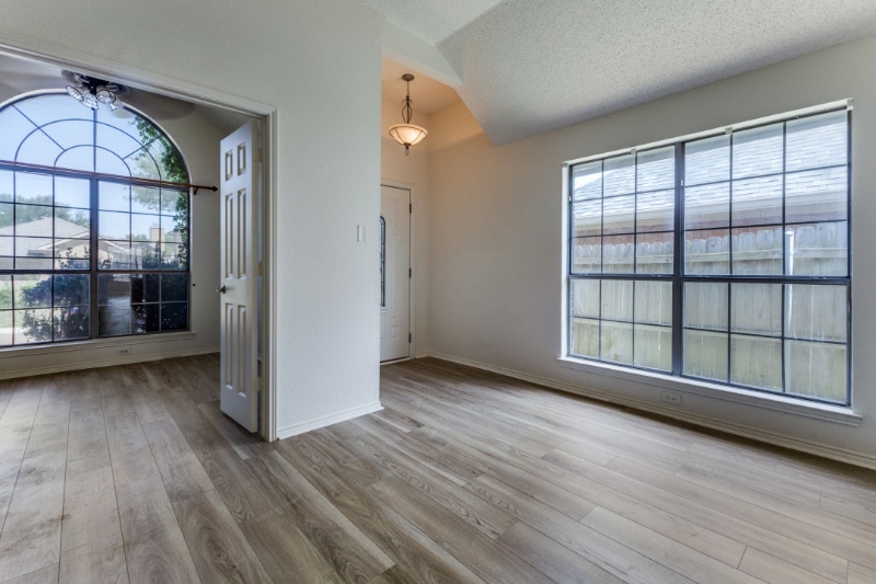 Building Photo - 917 Haverstraw Pl