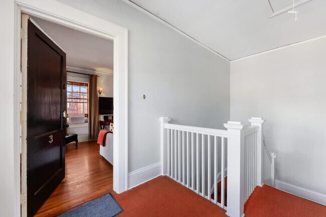 Building Photo - 536 Hawthorne Ln