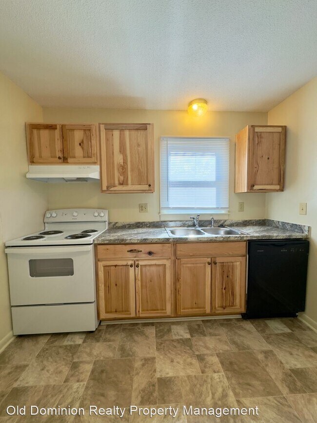 Building Photo - 2 br, 1.5 bath House - 548 Roosevelt Street