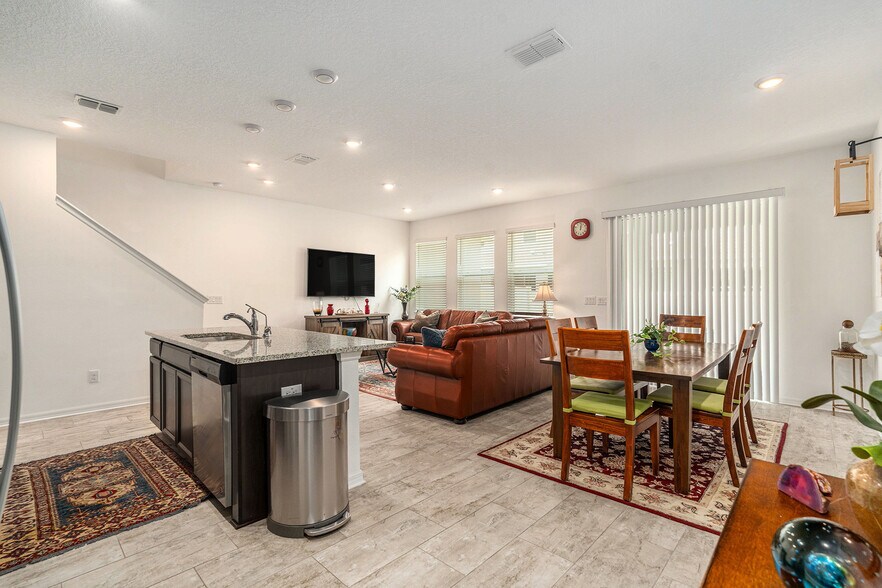 Building Photo - 1105 Lady Gouldian Ct