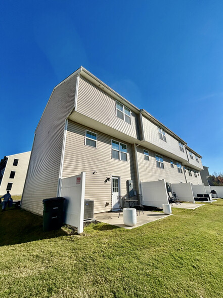 Building Photo - 6137 Cutwater Cir