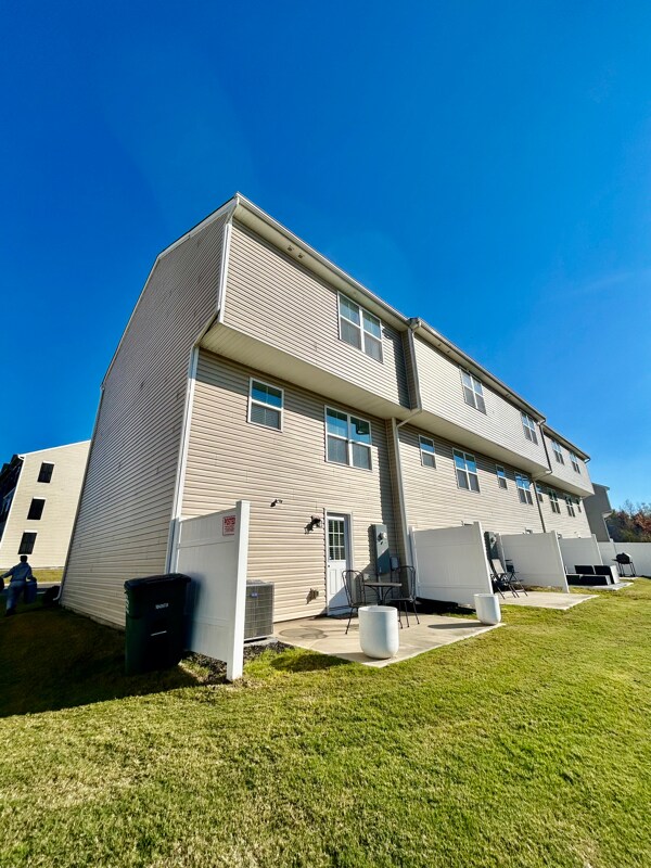 Building Photo - 6137 Cutwater Cir