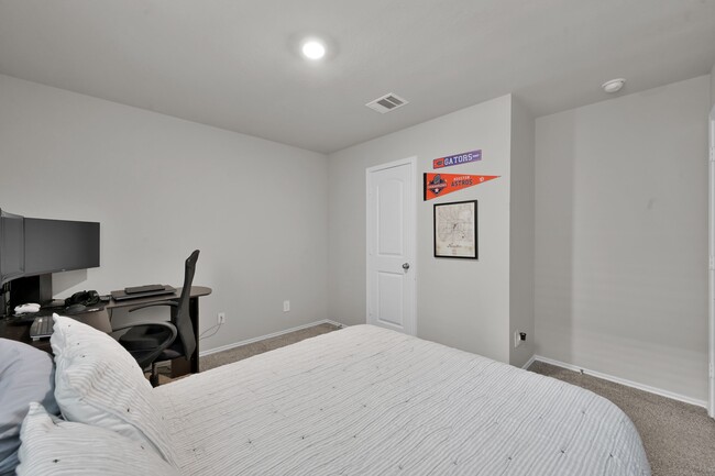 Building Photo - 13916 Great Pnes Ct