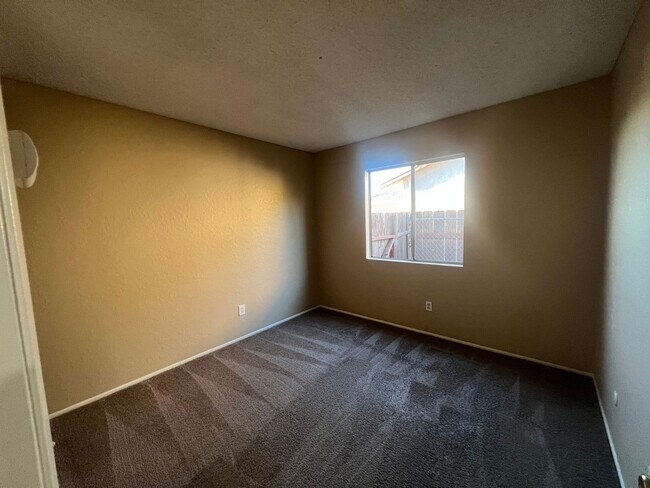 Building Photo - Spacious 4BR/2BA Mira Mesa Home For Rent!