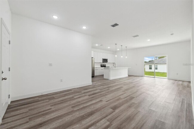 Building Photo - 6062 SW 154th Place Rd