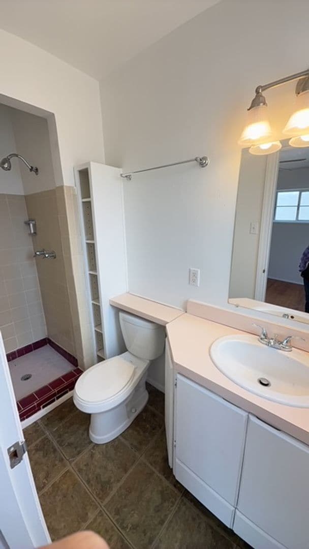 Building Photo - Centrally located in the NE Heights 4 bedroom, 1 3/4 Bath 1900 square feet.