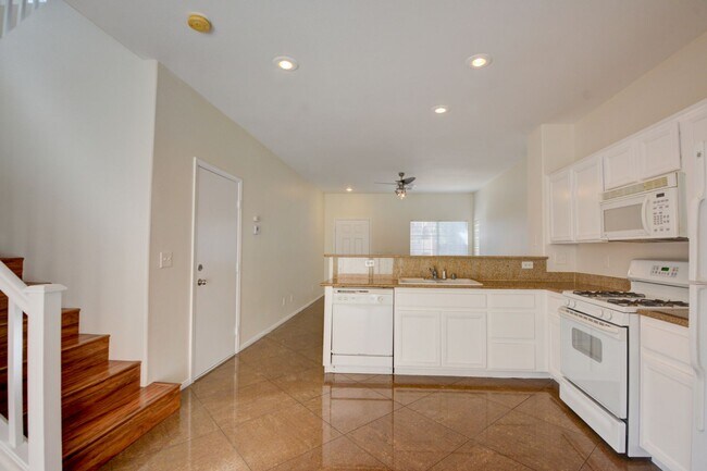 Building Photo - Beautiful two bedroom in great location