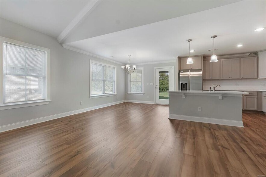 Building Photo - 994 Pearl Dr