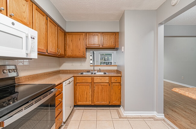 Building Photo - 655 Biltmore Dr