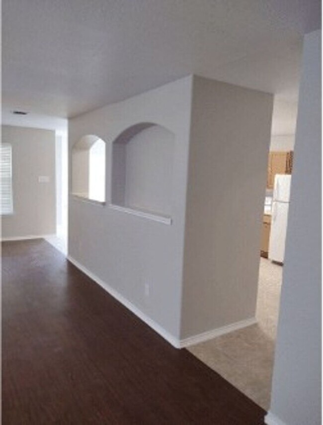 Building Photo - Spacious Two-Story Home in Prime Laurel Ca...