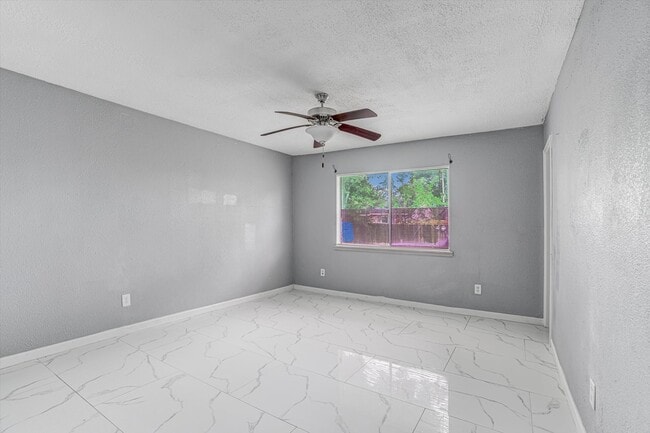 Building Photo - 14618 Flair Dr