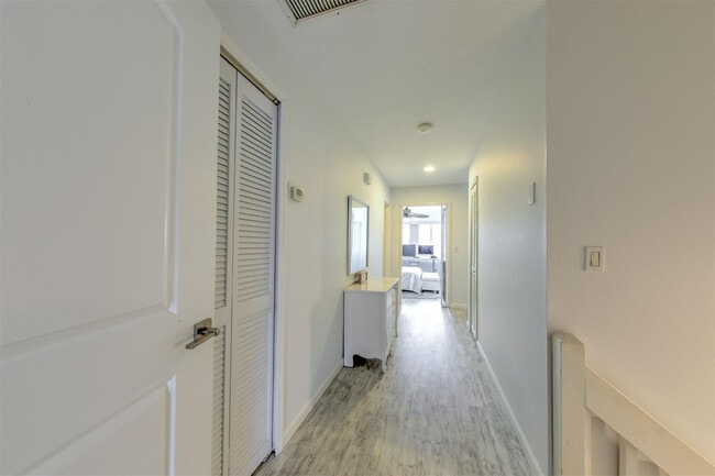 Building Photo - 4949 N Hwy A1A