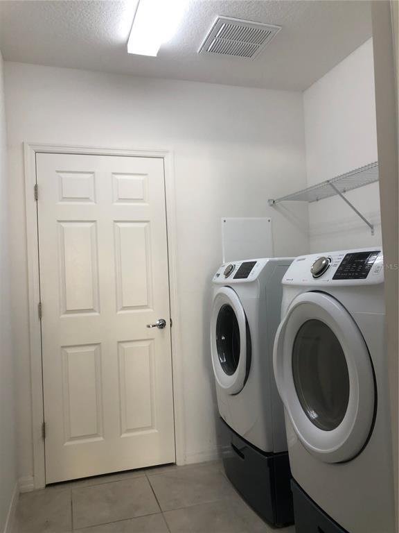 Building Photo - 3211 Silver Fin Way