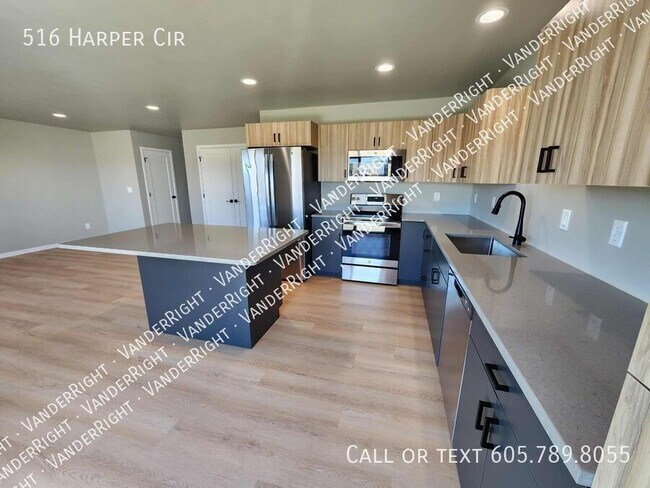 Building Photo - 516 Harper Cir
