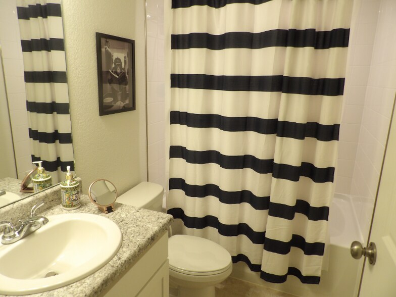 Building Photo - 6520 Golden Briar Ln