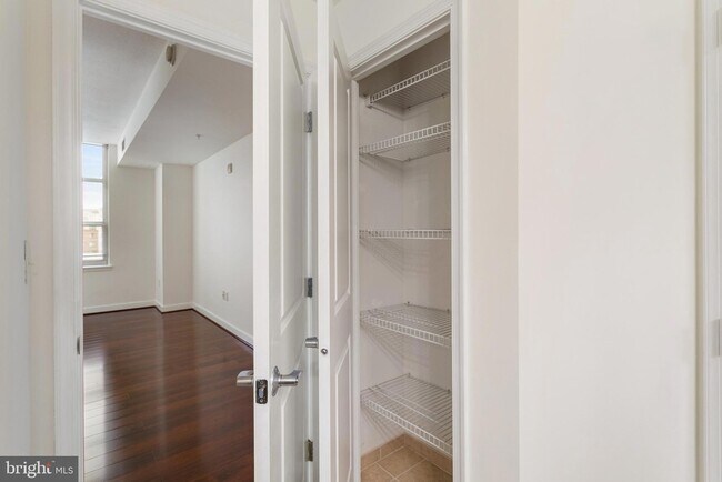 Building Photo - 157 Fleet St