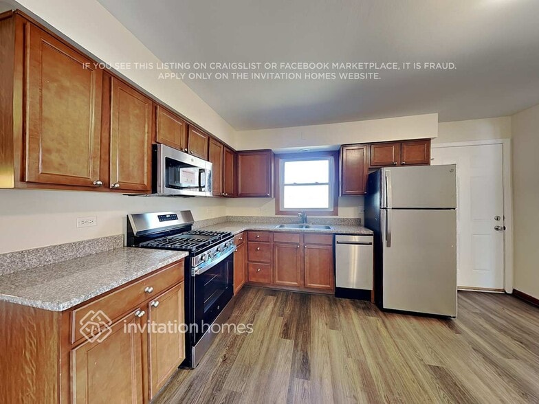 Building Photo - 1035 Iowa St
