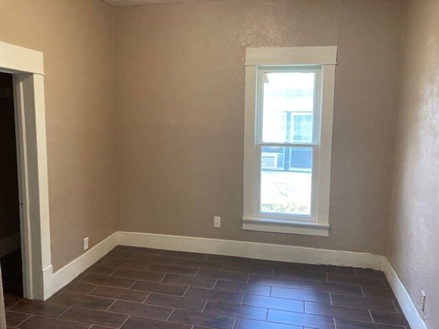 Building Photo - 812 N Minnesota Ave