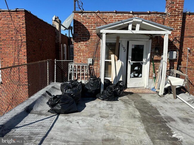 Building Photo - 1192 Yorkship Square