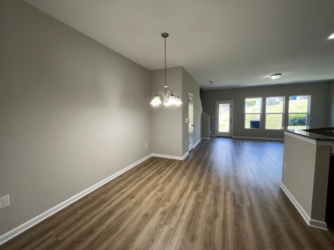 Building Photo - Corner Unit 3BD, 2.5BA Townhouse in North ...