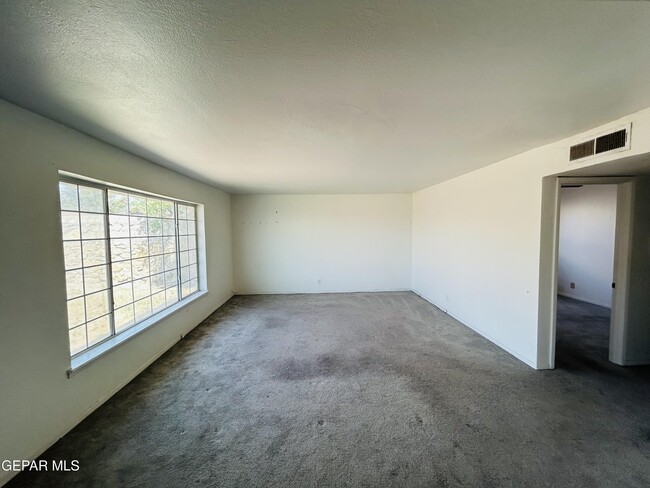 Building Photo - 521 Balboa Rd