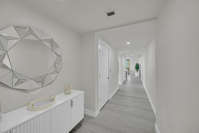 Building Photo - 730 N Ocean Blvd