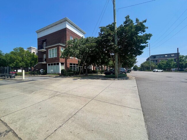 Building Photo - 3 Bedroom 2.5 Bath in the Vista