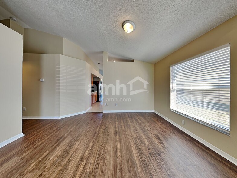 Building Photo - 12517 Midpointe Dr