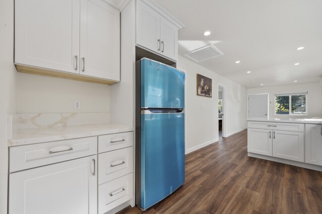 Building Photo - 1443 W 36th Pl